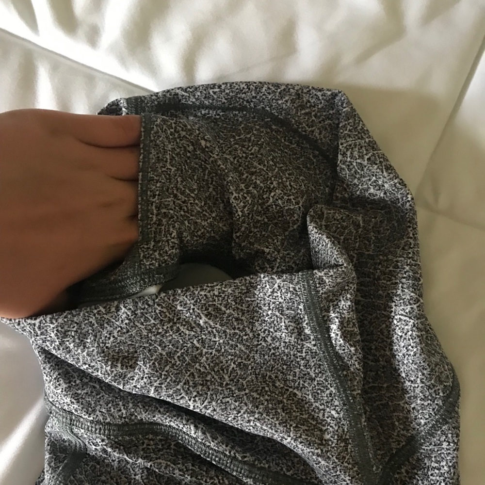 ❌SOLD❌Lululemon pants slightly worn - Picture 5 of 8